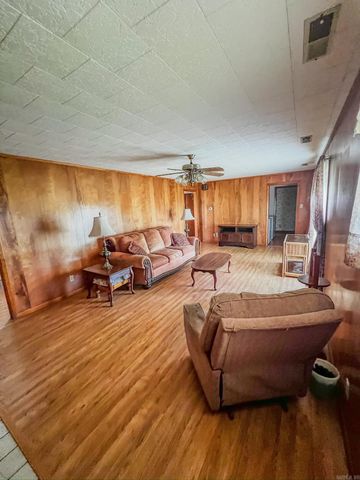 560 E State Street, Caraway, AR 72419