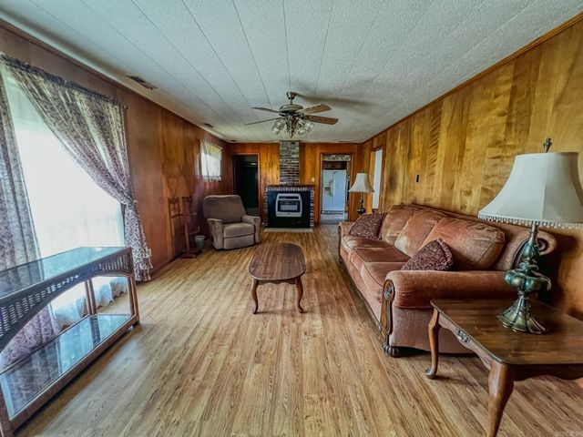 560 E State Street, Caraway, AR 72419