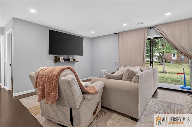 1914 Bayhead Drive 1914, Parlin, NJ 08859
