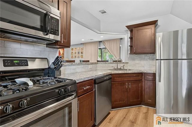 1914 Bayhead Drive 1914, Parlin, NJ 08859
