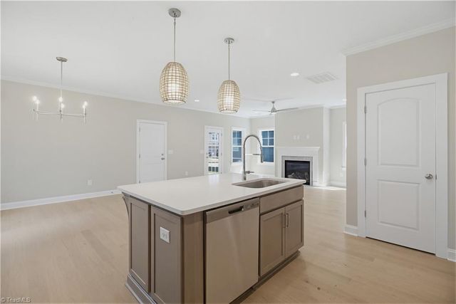 1639 Cross Village Avenue, Kernersville, NC 28284
