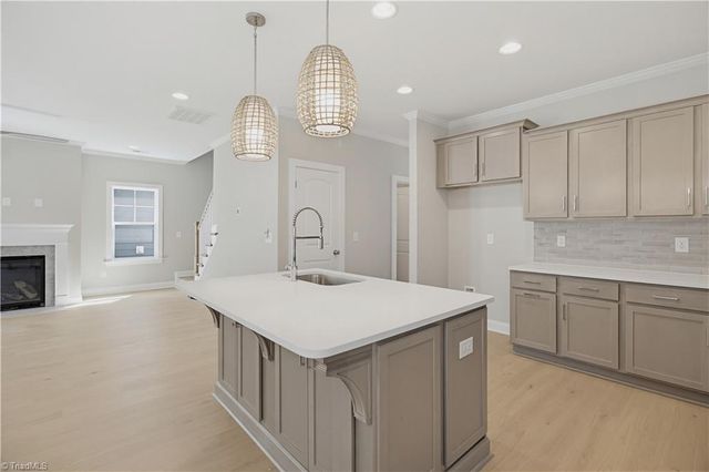 1639 Cross Village Avenue, Kernersville, NC 28284