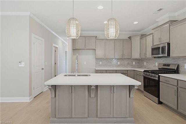 1639 Cross Village Avenue, Kernersville, NC 28284