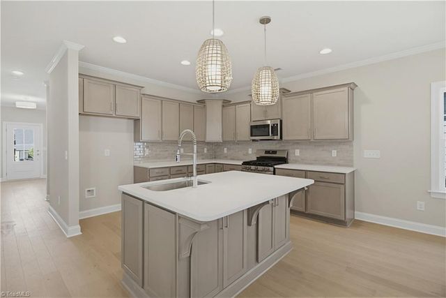 1639 Cross Village Avenue, Kernersville, NC 28284