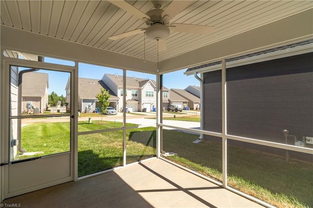1639 Cross Village Avenue, Kernersville, NC 28284