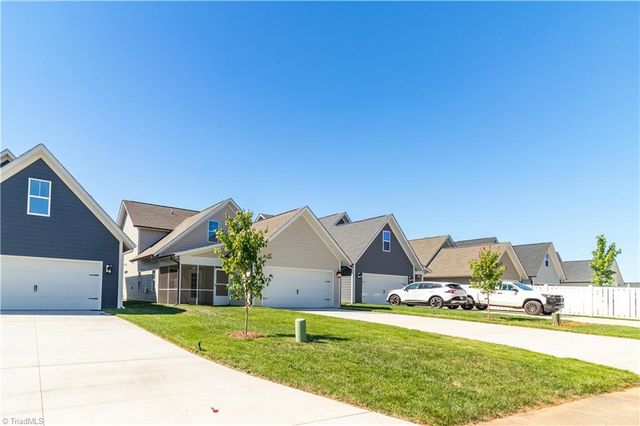 1639 Cross Village Avenue, Kernersville, NC 28284