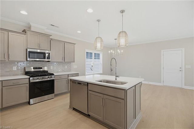1639 Cross Village Avenue, Kernersville, NC 28284
