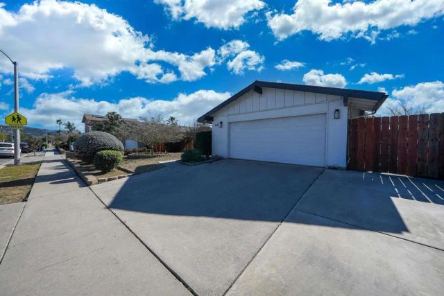 1643 Oak Hill Drive, Escondido, CA 92027