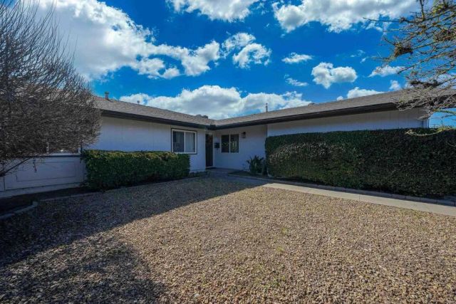 1643 Oak Hill Drive, Escondido, CA 92027