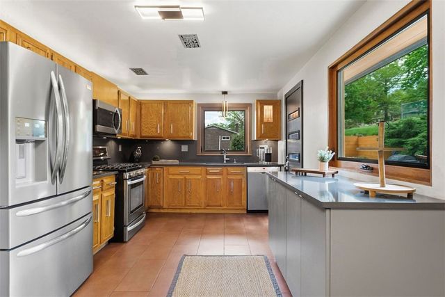 850 Bockstoce Ave, Castle Shannon, PA 15234