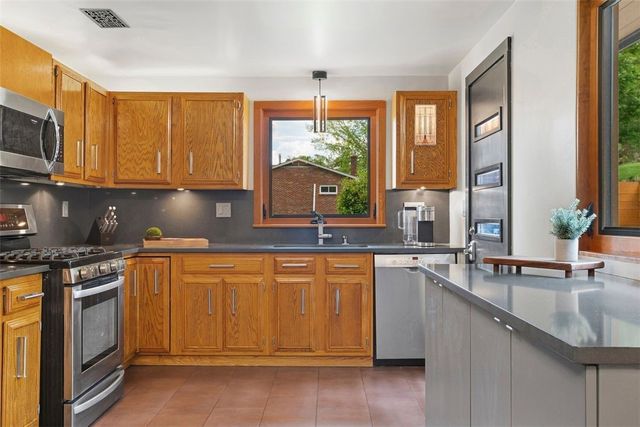 850 Bockstoce Ave, Castle Shannon, PA 15234