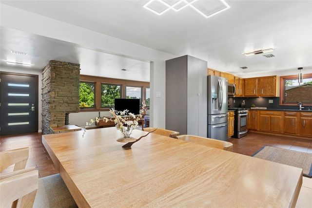 850 Bockstoce Ave, Castle Shannon, PA 15234