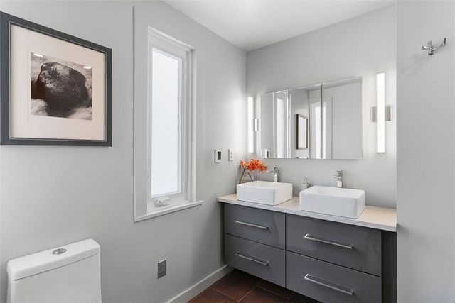 850 Bockstoce Ave, Castle Shannon, PA 15234