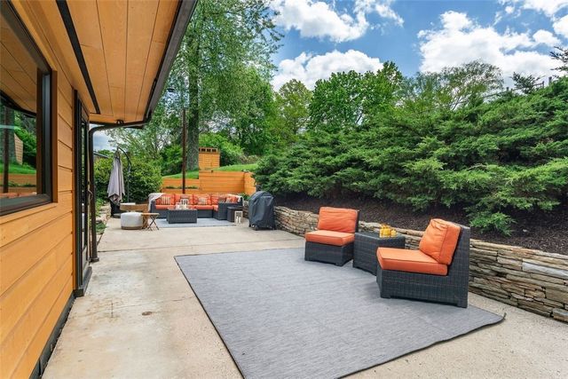 850 Bockstoce Ave, Castle Shannon, PA 15234