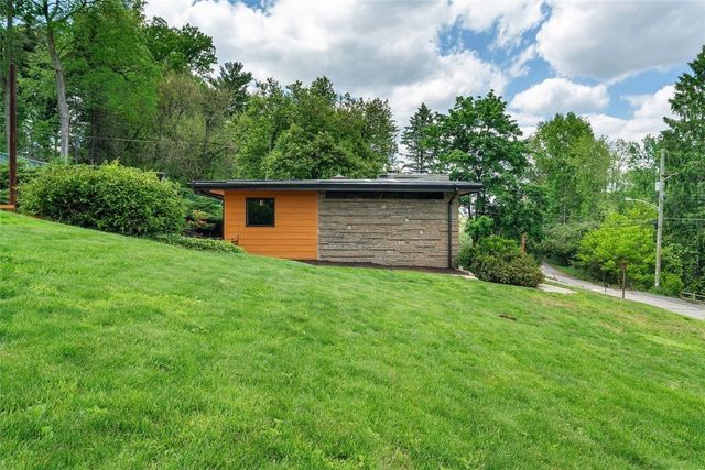 850 Bockstoce Ave, Castle Shannon, PA 15234