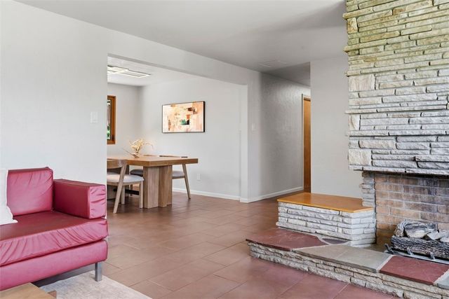 850 Bockstoce Ave, Castle Shannon, PA 15234