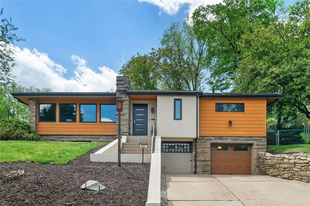 850 Bockstoce Ave, Castle Shannon, PA 15234