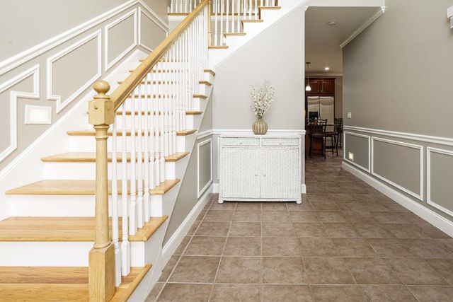 9 Shoreline Drive, Hudson, NH 03051