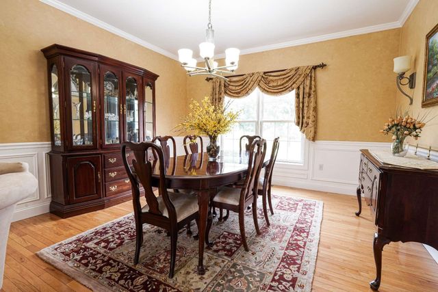 9 Shoreline Drive, Hudson, NH 03051
