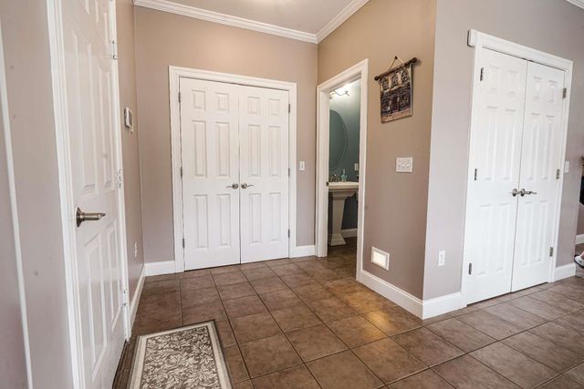 9 Shoreline Drive, Hudson, NH 03051