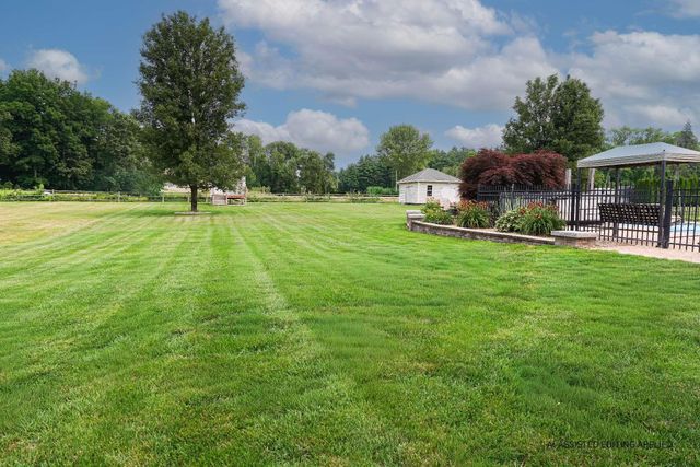9 Shoreline Drive, Hudson, NH 03051