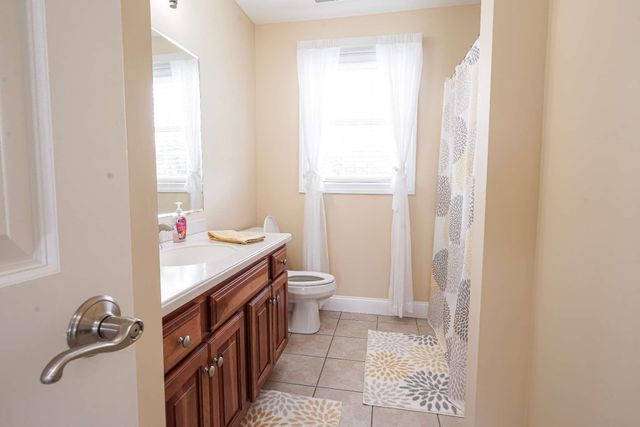 9 Shoreline Drive, Hudson, NH 03051