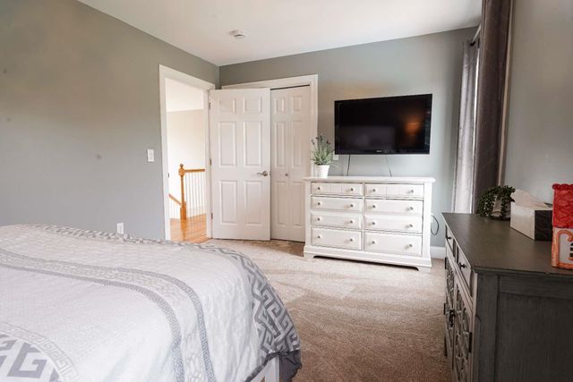 9 Shoreline Drive, Hudson, NH 03051