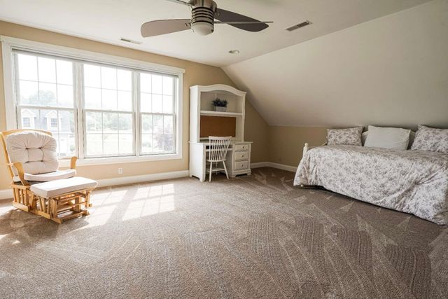 9 Shoreline Drive, Hudson, NH 03051