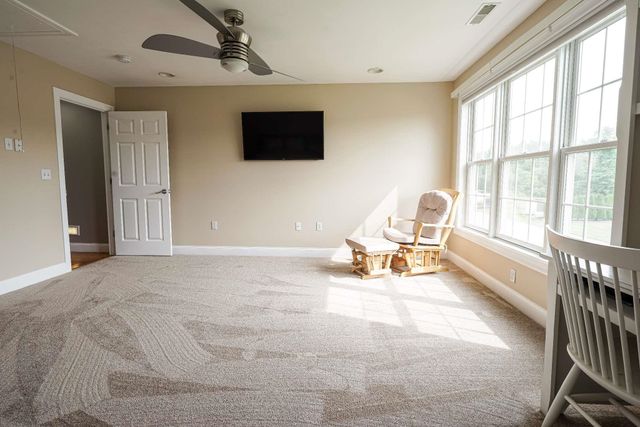 9 Shoreline Drive, Hudson, NH 03051