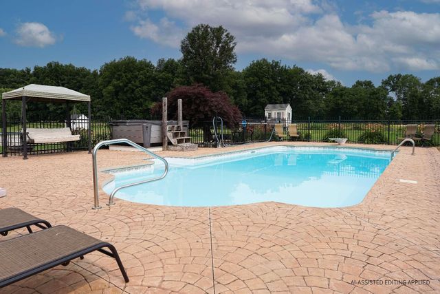 9 Shoreline Drive, Hudson, NH 03051