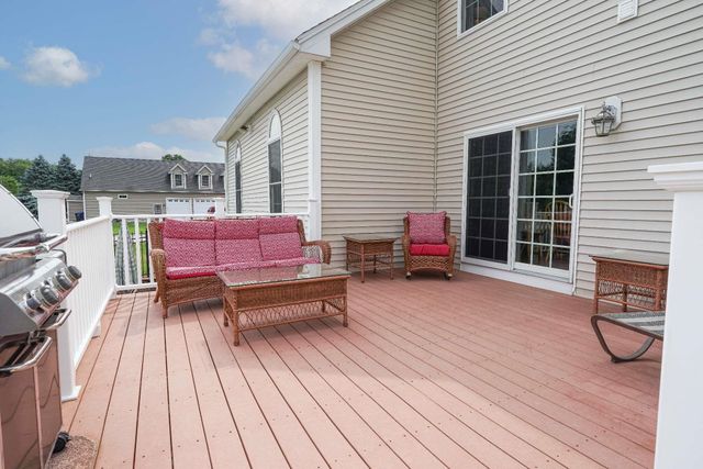9 Shoreline Drive, Hudson, NH 03051