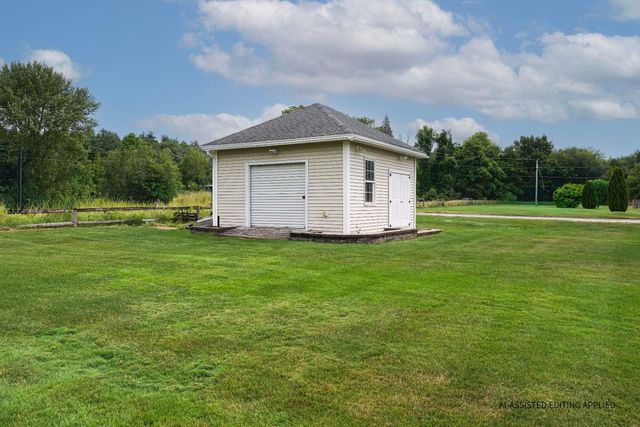 9 Shoreline Drive, Hudson, NH 03051