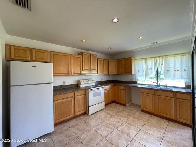 997 Mariposa Drive NE, Palm Bay, FL 32905