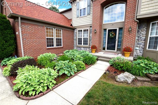 6240 Moonstone Court, Grand Blanc, MI 48439
