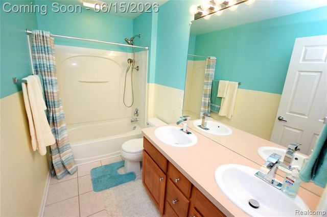 6240 Moonstone Court, Grand Blanc, MI 48439