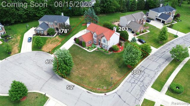 6240 Moonstone Court, Grand Blanc, MI 48439