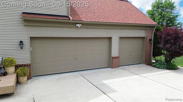 6240 Moonstone Court, Grand Blanc, MI 48439