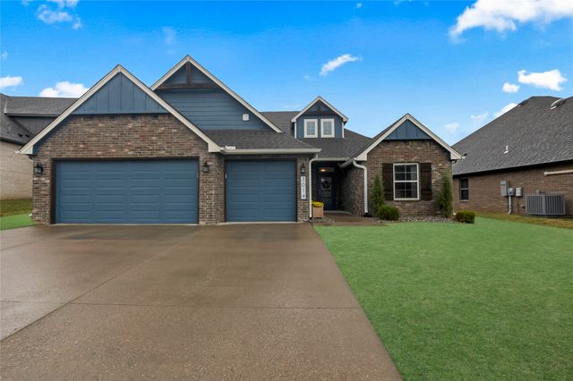 3014 N Briarwood Avenue, Catoosa, OK 74015