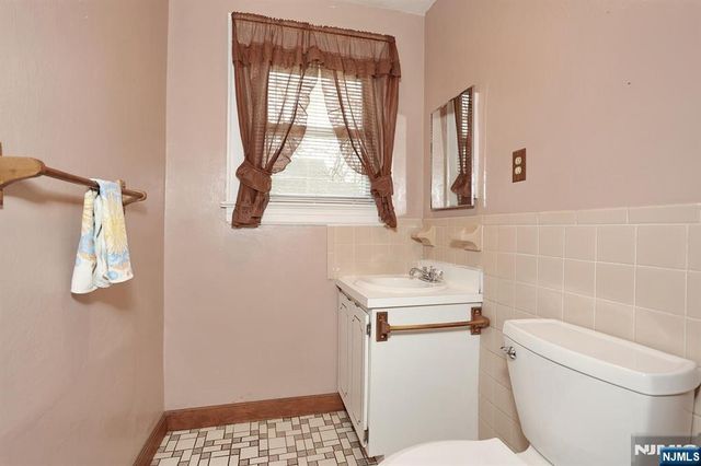 135 Linden Avenue, Dumont, NJ 07628