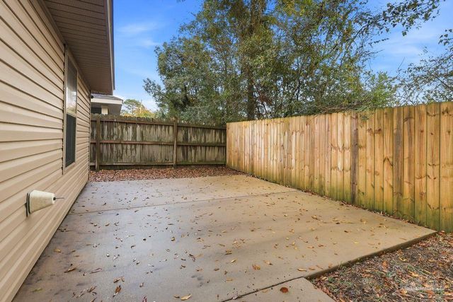 515 Evening Falls Dr, Pensacola, FL 32534