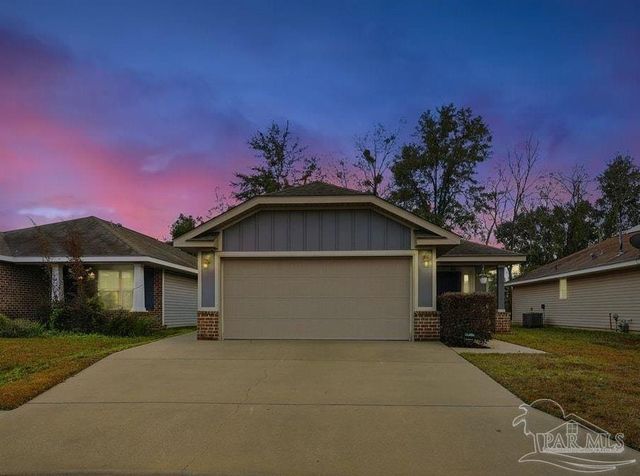 515 Evening Falls Dr, Pensacola, FL 32534