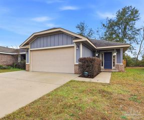 515 Evening Falls Dr, Pensacola, FL 32534