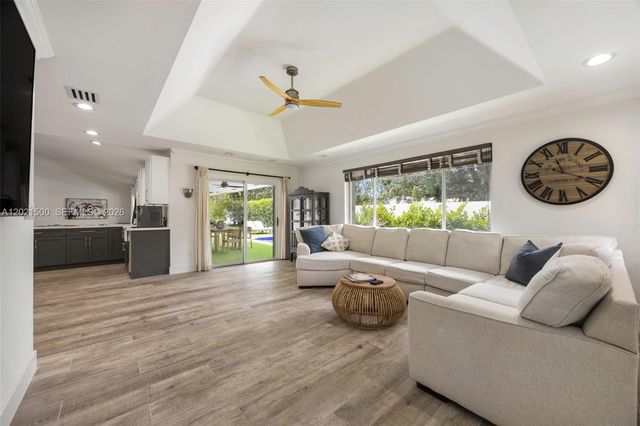 7400 SW 170th Ter, Palmetto Bay, FL 33157
