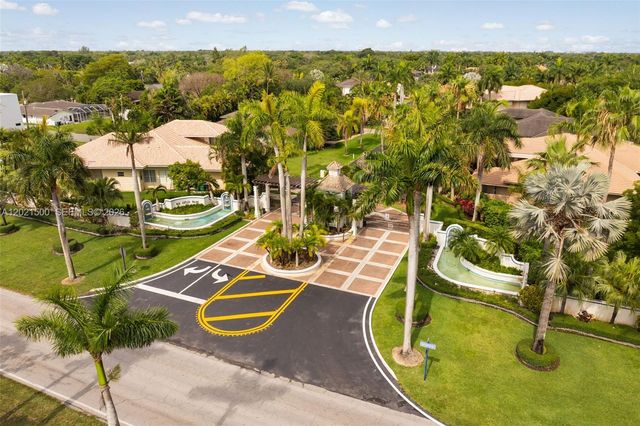 7400 SW 170th Ter, Palmetto Bay, FL 33157