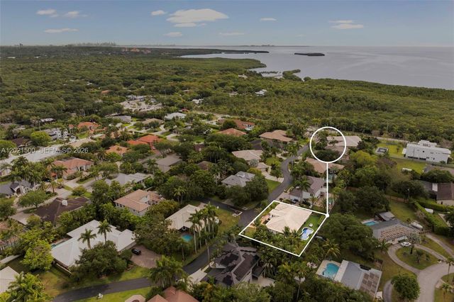 7400 SW 170th Ter, Palmetto Bay, FL 33157