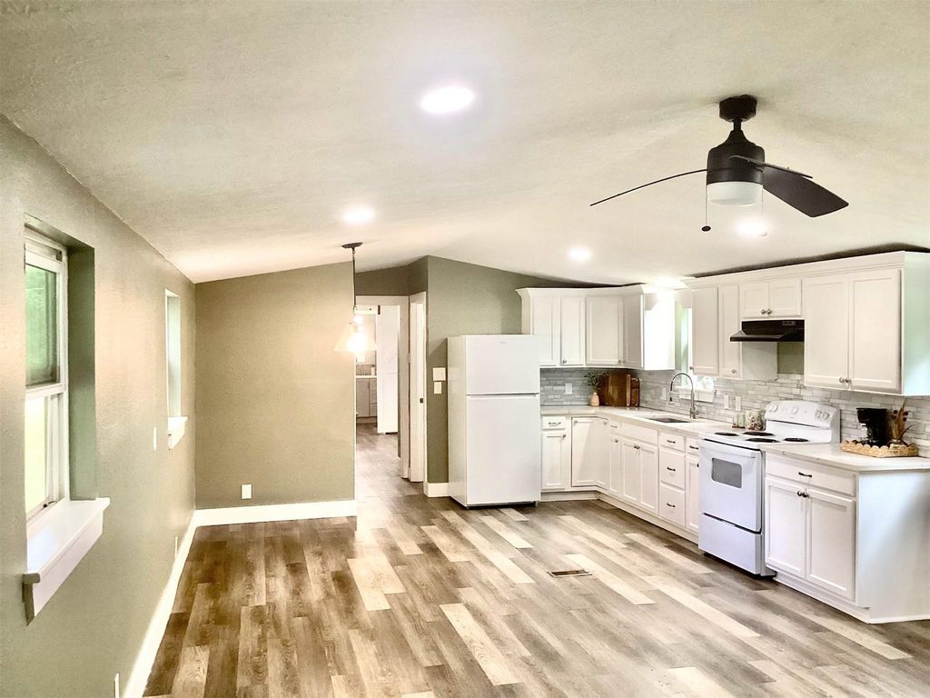 205 Collin Street, Livingston, TX 77351