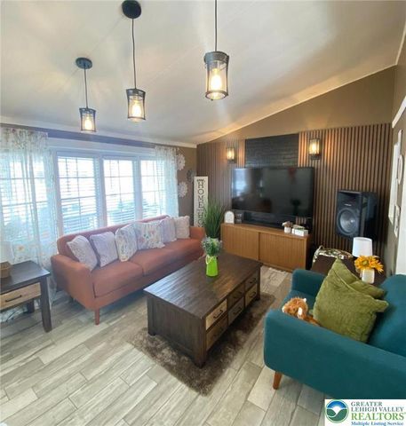 8755 Breinig Run Circle, Upper Macungie Twp, PA 18031