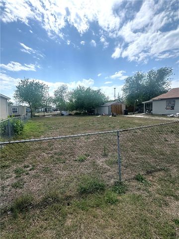 135 Allende St, Taft, TX 78390