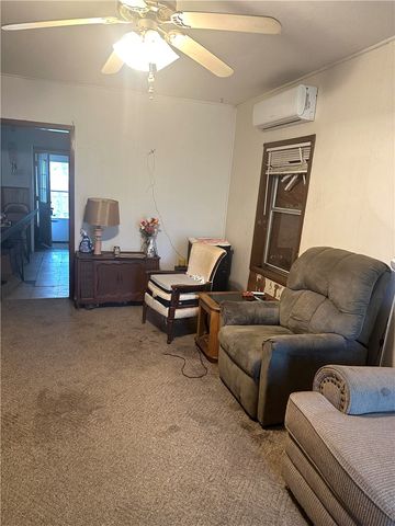 135 Allende St, Taft, TX 78390