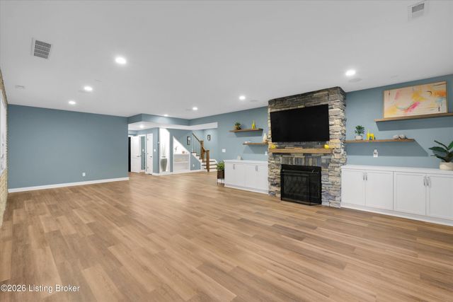 13100 Dove Point Pl, Louisville, KY 40299